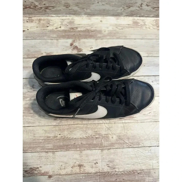 Nike Court Legacy Sneaker Women's Size 10 Black White Leather Swoosh - Picture 5 of 10
